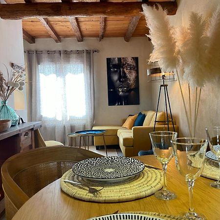 Maison Cosy, 2 Chambres, Adossee Aux Remparts Айга-Мортас Екстериор снимка