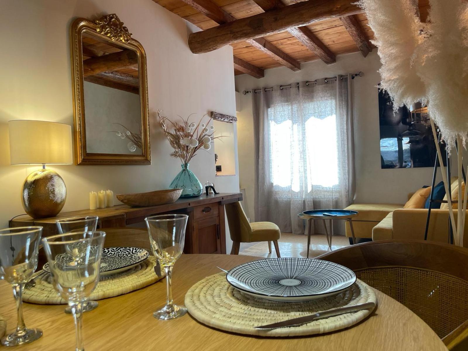 Maison Cosy, 2 Chambres, Adossee Aux Remparts Айга-Мортас Екстериор снимка
