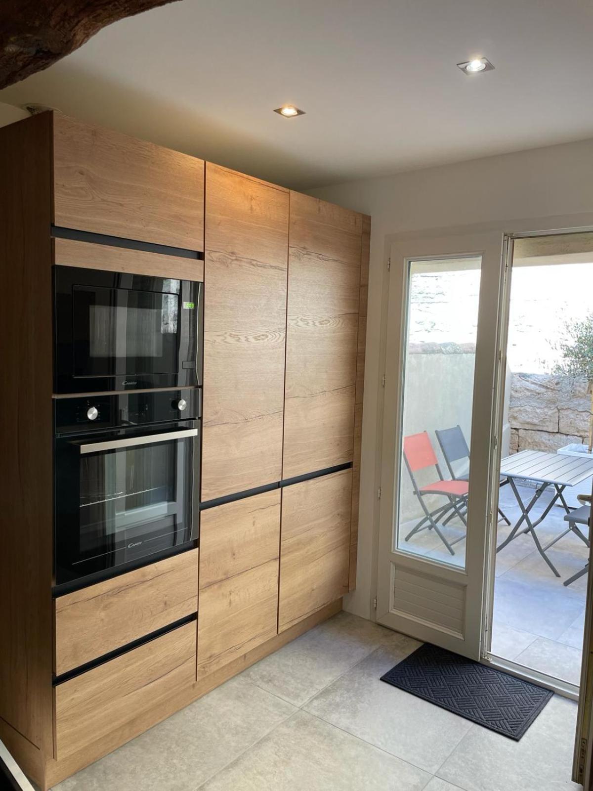 Maison Cosy, 2 Chambres, Adossee Aux Remparts Айга-Мортас Екстериор снимка