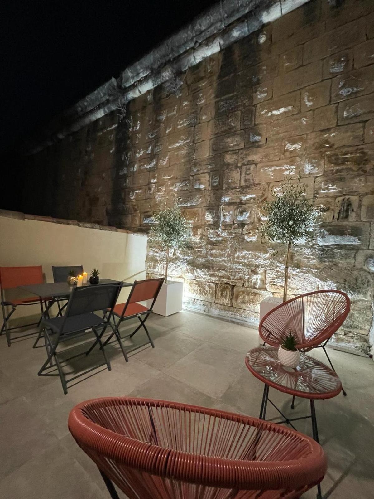 Maison Cosy, 2 Chambres, Adossee Aux Remparts Айга-Мортас Екстериор снимка