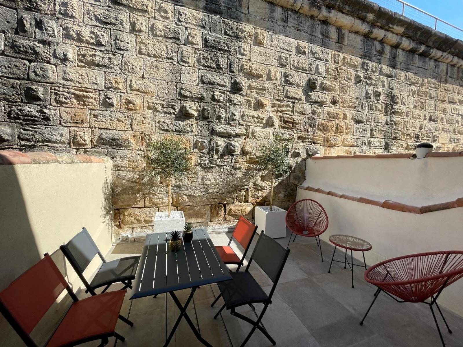 Maison Cosy, 2 Chambres, Adossee Aux Remparts Айга-Мортас Екстериор снимка