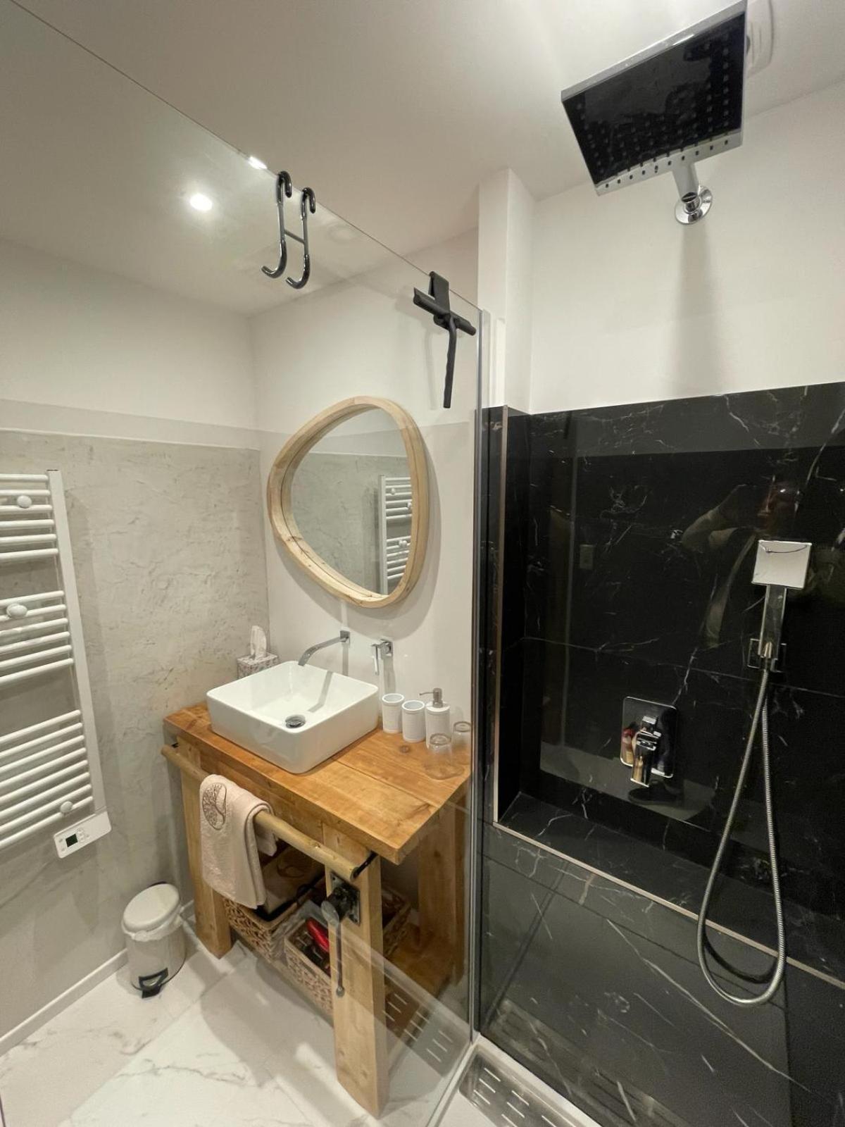 Maison Cosy, 2 Chambres, Adossee Aux Remparts Айга-Мортас Екстериор снимка